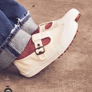 Vans Women's Cream Shoes with Buckle